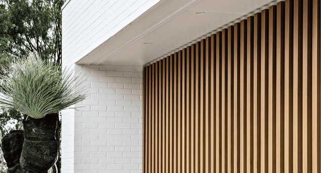NEWS_Inbetweentext_600x375_Oak&Orange-PalmSpringFacade-Screen-close