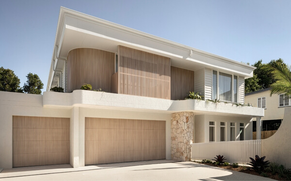 decobatten on facade and garage door.