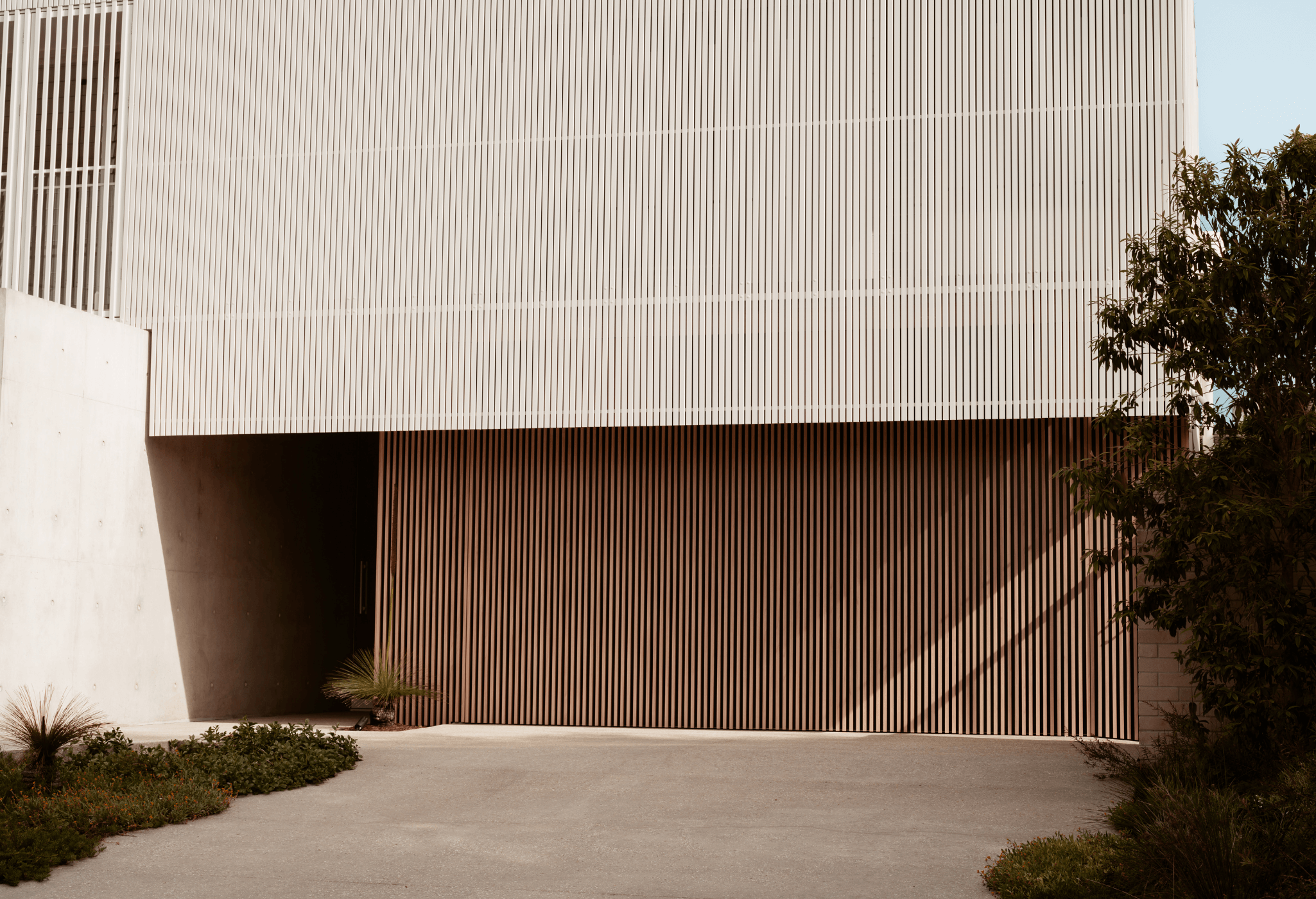 Bairnsdale-House_Buderim_Garage_Batten_Gallery (3)