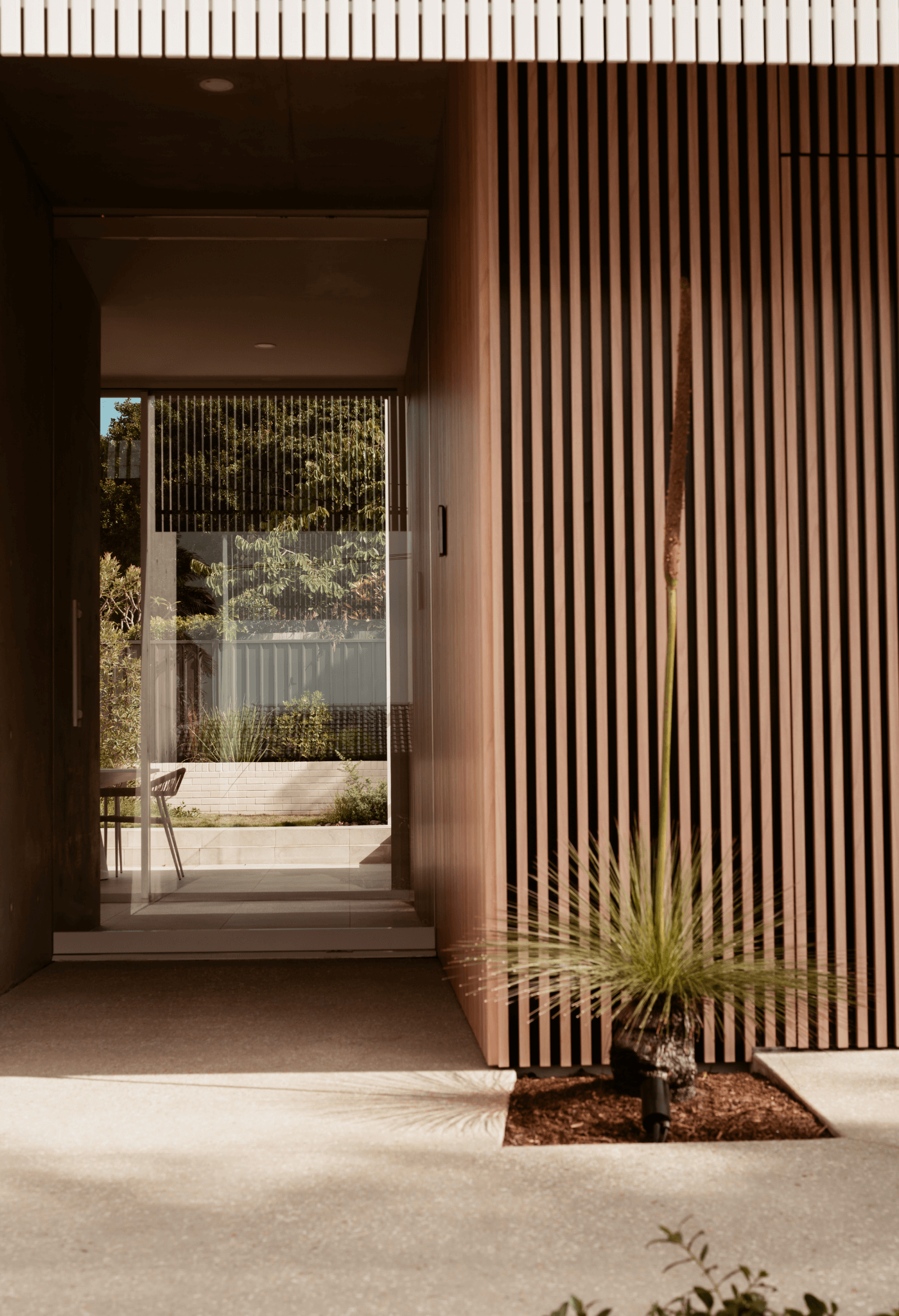 Bairnsdale-House_Buderim_Garage_Batten_Gallery (4)