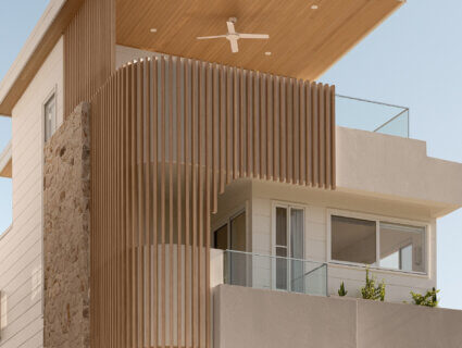Beautiful Gold Coast house with DecoBatten screens.