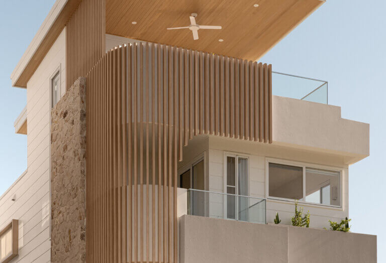 Beautiful Gold Coast house with DecoBatten screens.