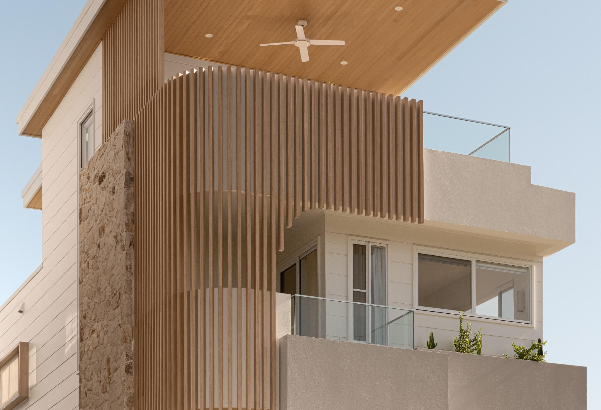 Beautiful Gold Coast house with DecoBatten screens.